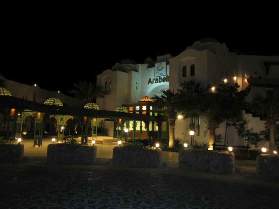 Hotel bei Nacht Arabella Azur Resort
