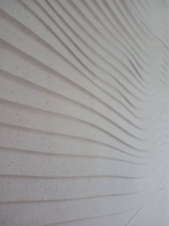 Statt Tapete: Sandstein mit Wellenrelief SEETELHOTEL Kaiserstrand Beachhotel