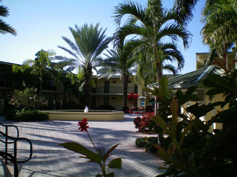 Innenhof Sirata Beach Resort