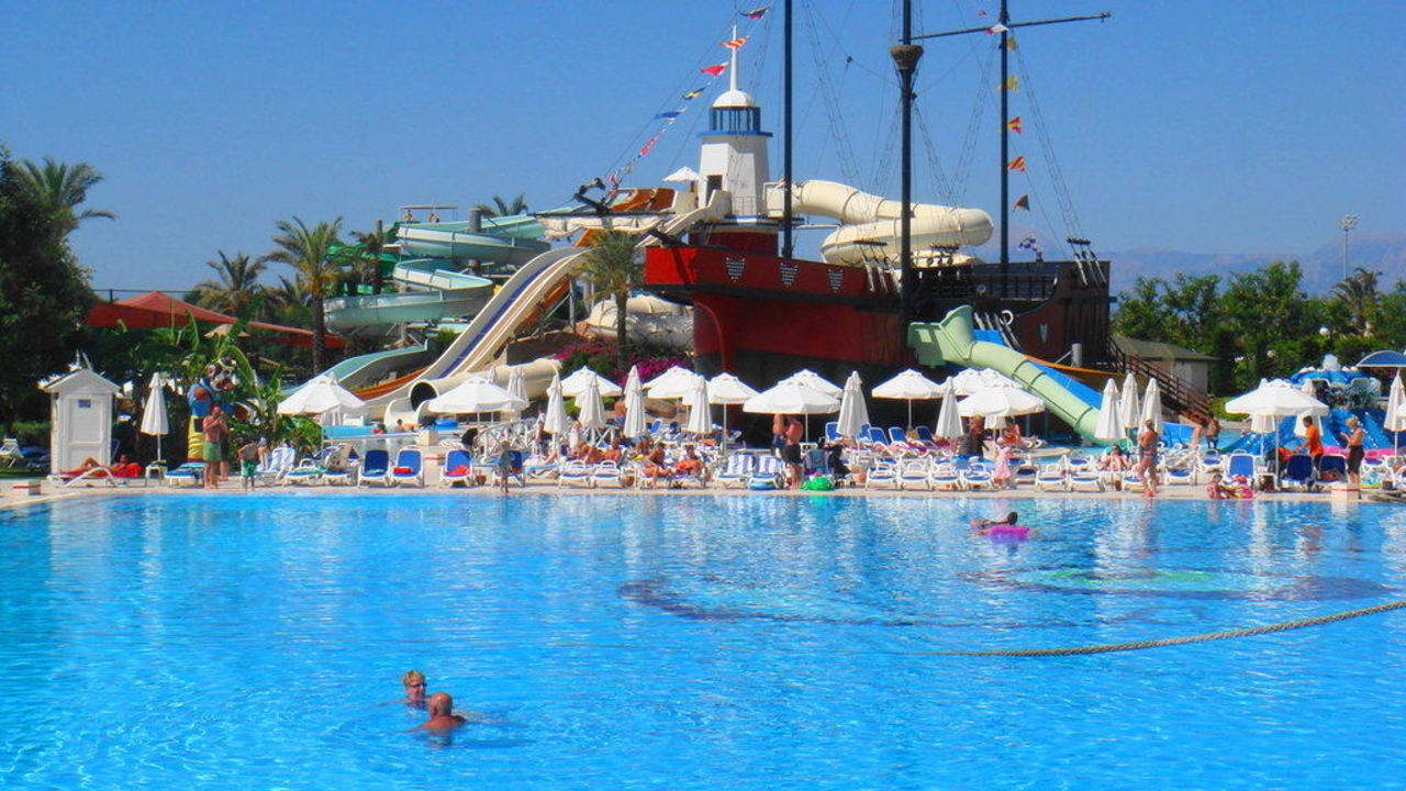 Poolanlage Titanic Deluxe Lara