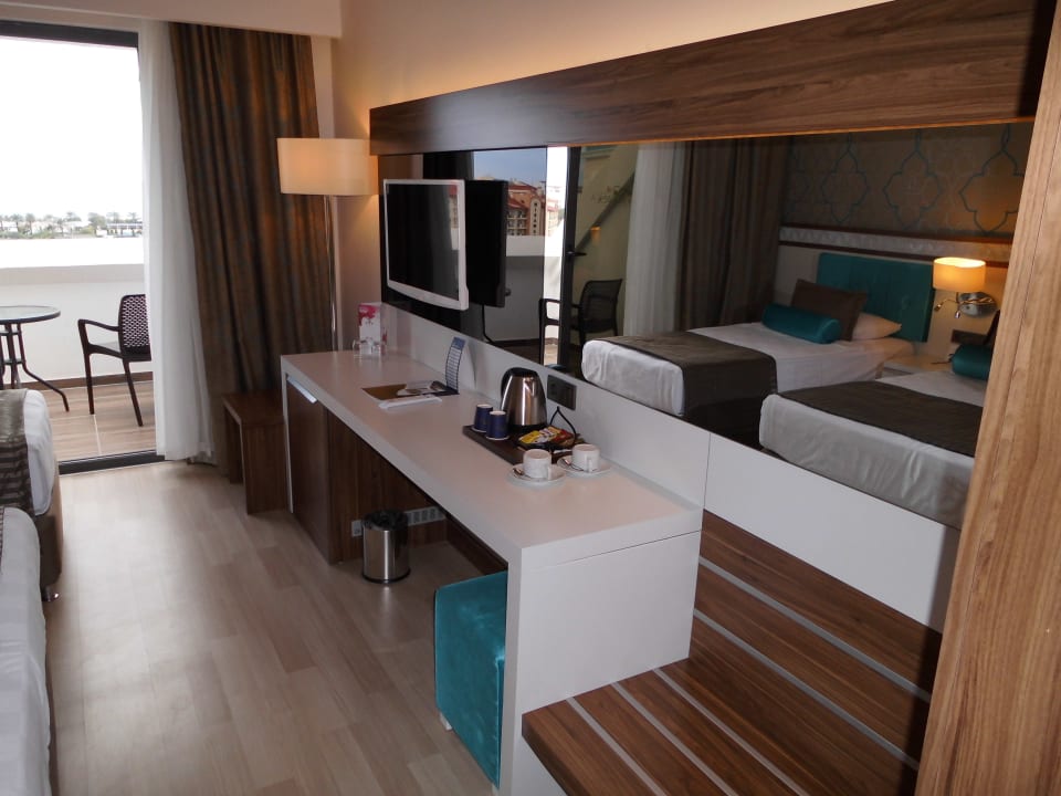 Flachbildfernseher und Minibar Luna Blanca Resort & Spa