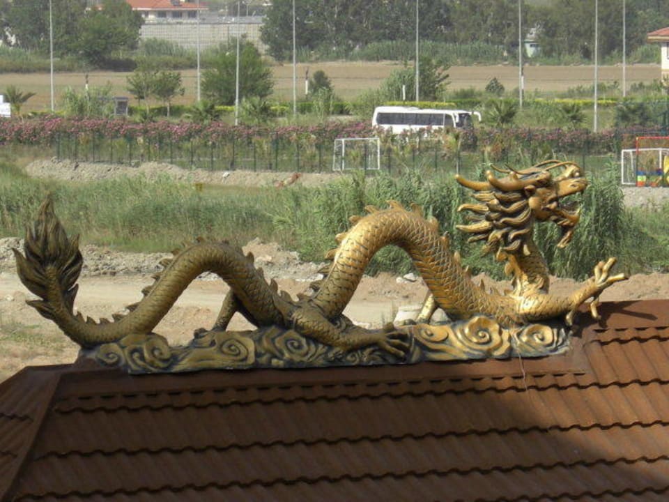 Drachen auf dem Dach Hotel Royal Dragon