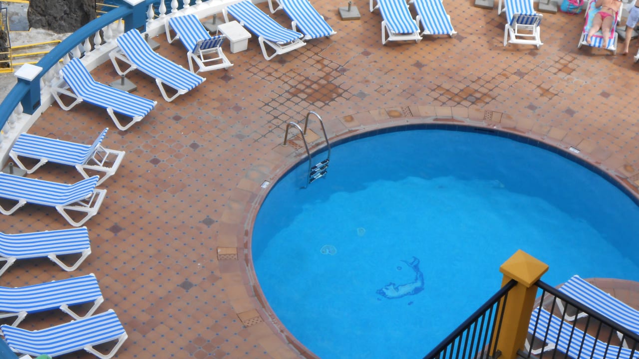 Blick auf die Poolanlage Hotel Royal Orchid