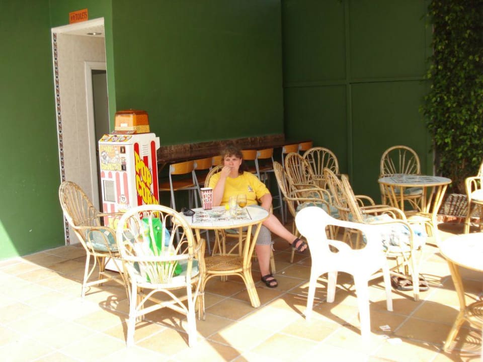 Patricia à la terrasse de l'Hôtel Helios Hotel Helios