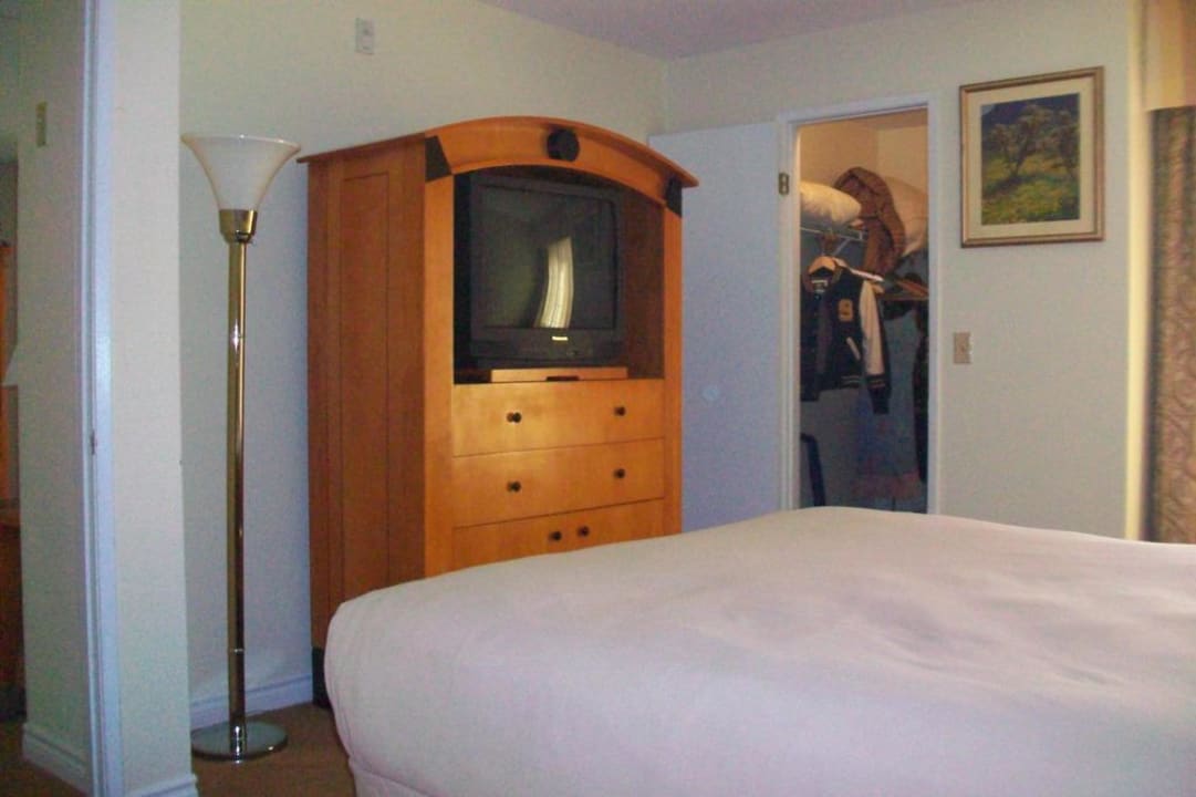 Schlafzimmer mit TV und Ankleidezimmer Holiday Inn Club Vacations Las Vegas at Desert Club Resort