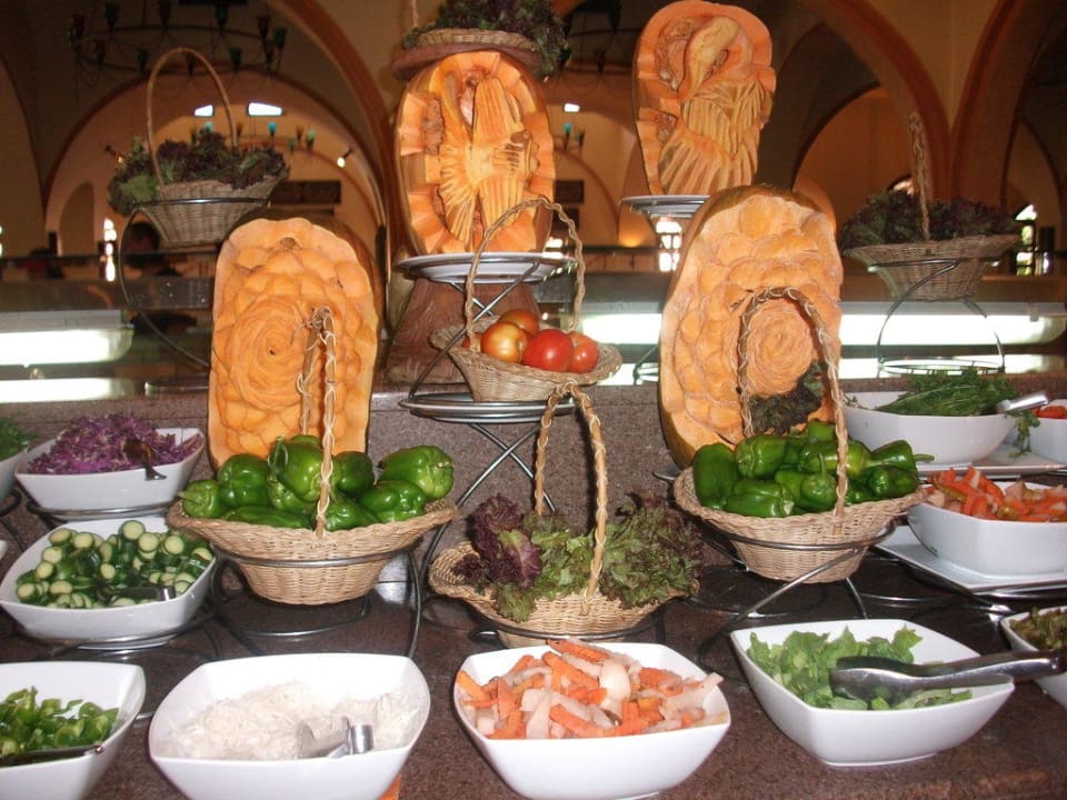 Geschnitzte Kürbisse am Salatbuffet Jaz Makadi Oasis Resort