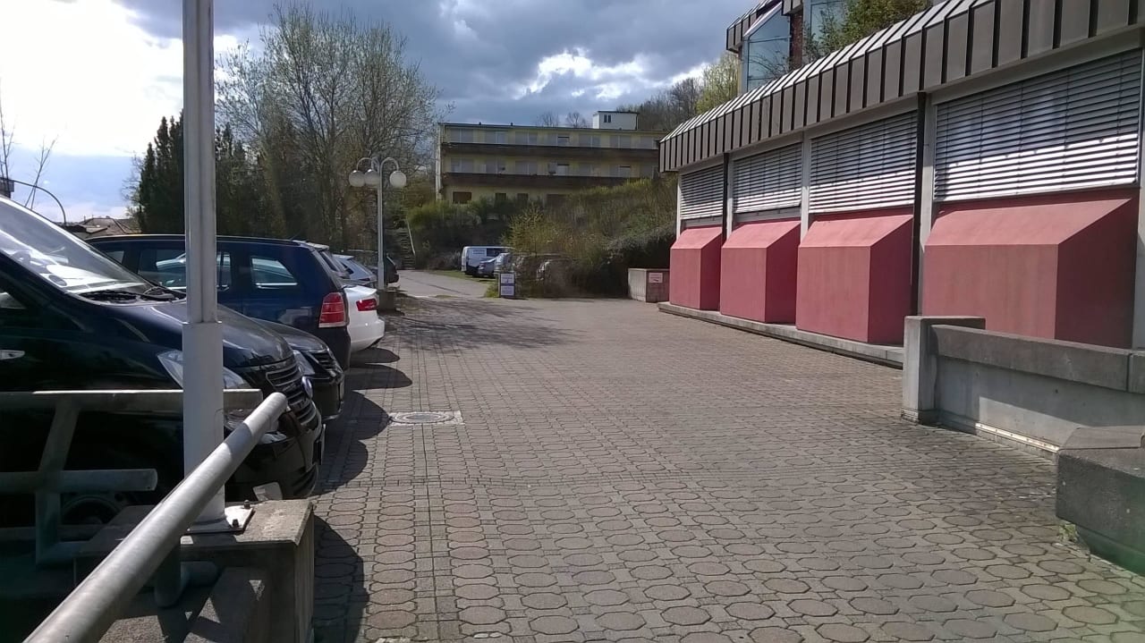 Außenansicht mit Parkplätzen SAVOY Hotel Bad Mergentheim