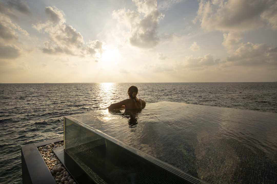 Pool Outrigger Maldives Maafushivaru Resort