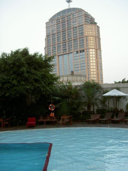 Der Pool im 9. Stock Bangkok Marriott Marquis Queen's Park