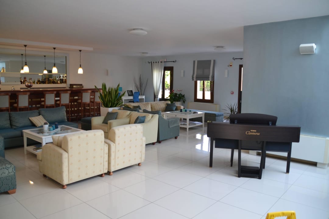 Gemütliche Sitzgruppe mit Bar und PC Ecke Naxos Resort Beach Hotel