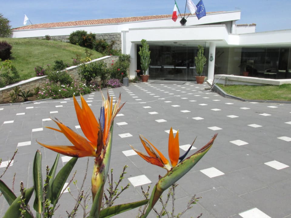 Eingang zum Hotels Aldiana Club Rocca Nettuno Calabria