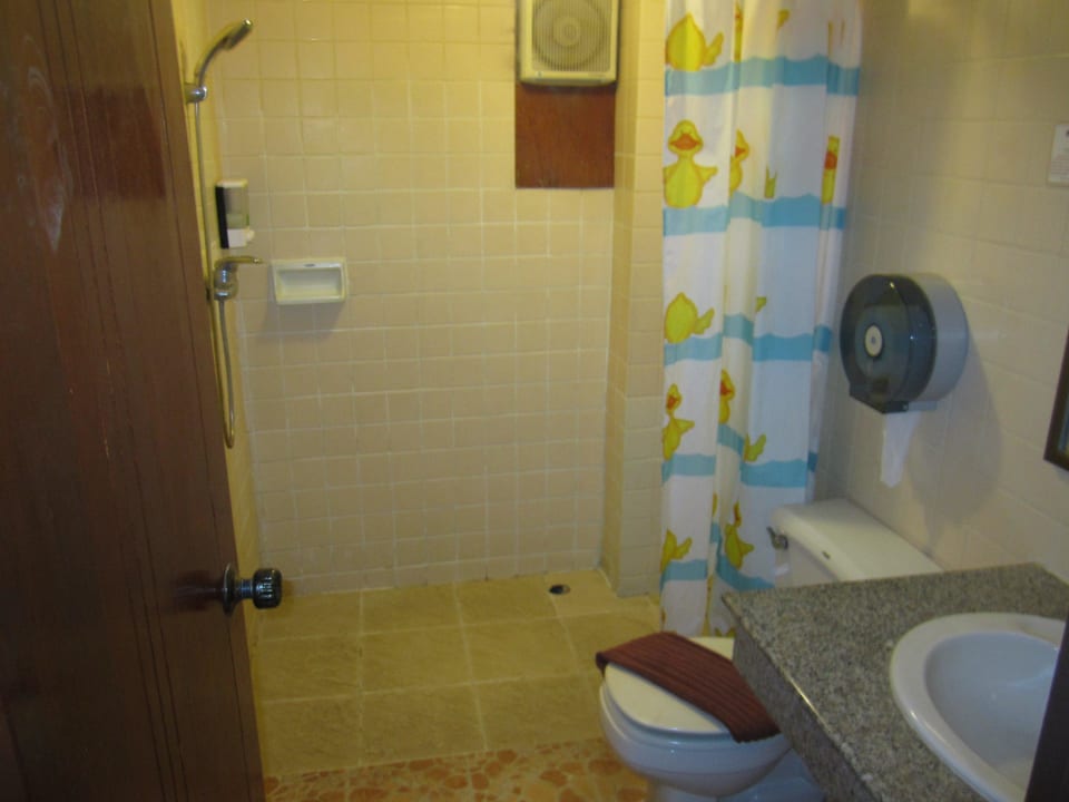 Bathroom Mr. Mac's Hotel
