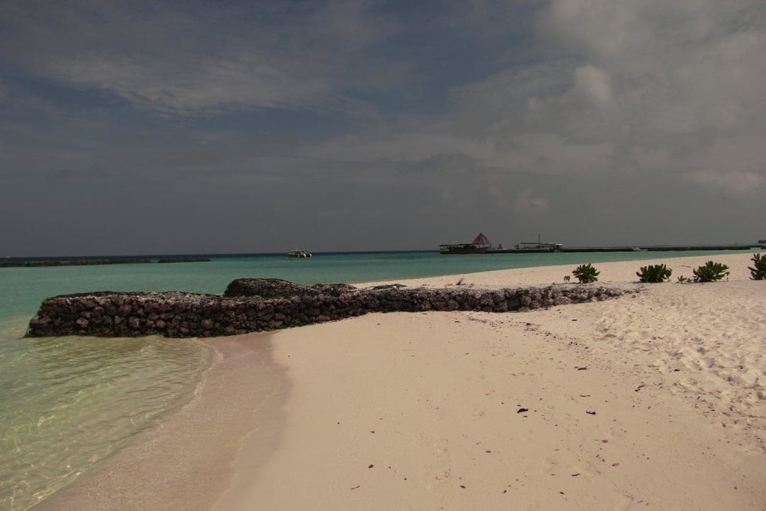 Strabdabschnitt bei Standardbungi, Joanna & Pascal Summer Island Maldives