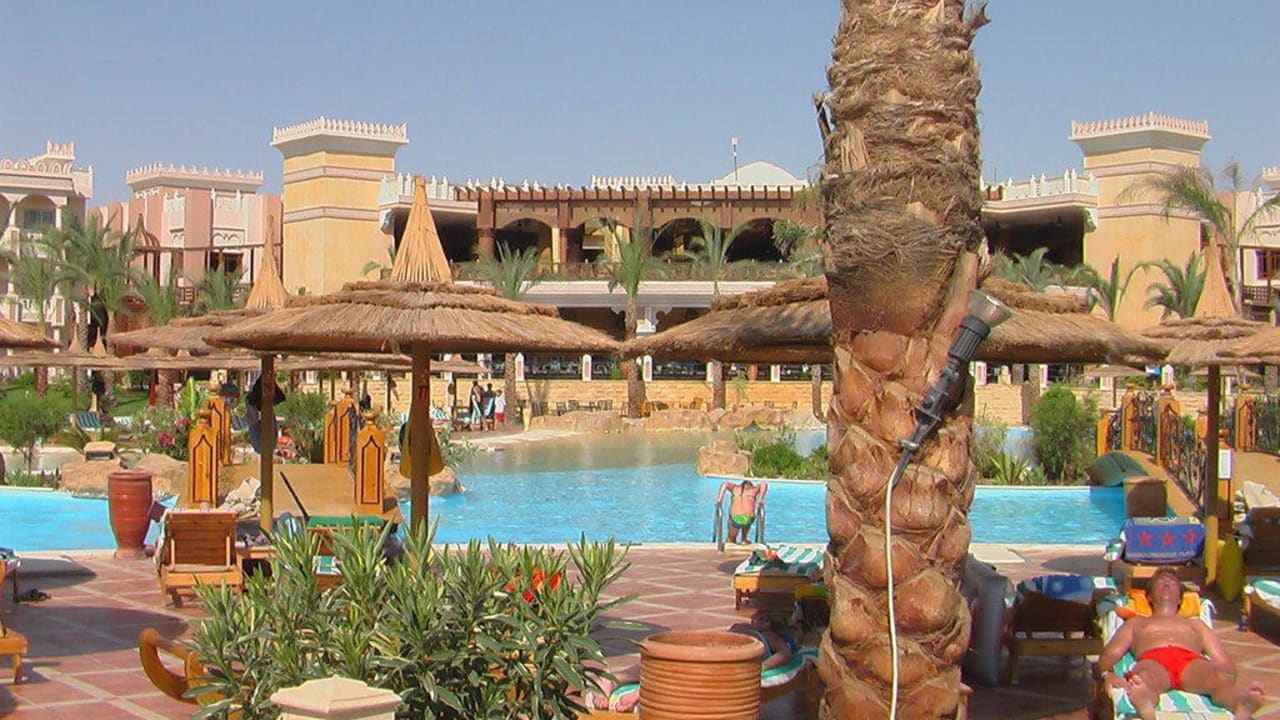 Pool in Sicht zur Lobby Pickalbatros Palace Resort