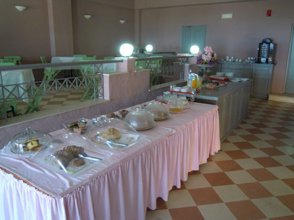 Frühstücksbuffet 14 Tage das selbe Menigos Resort