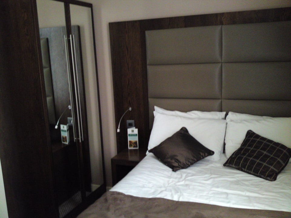 Small Double Mercure Hotel London Paddington