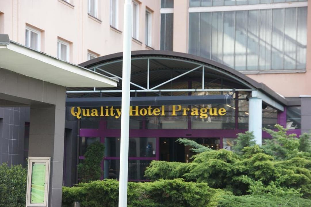 Jedno z wejść do hotelu Hotel Fortuna City