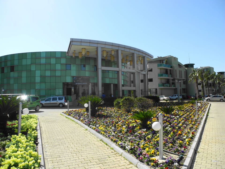 Gepflegter Eingangsbereich VONRESORT Golden Coast