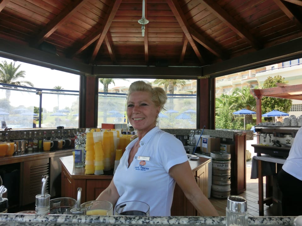 Unsere gute Fee Kamelia an der Poolbar Rodos Princess Beach Hotel & Spa