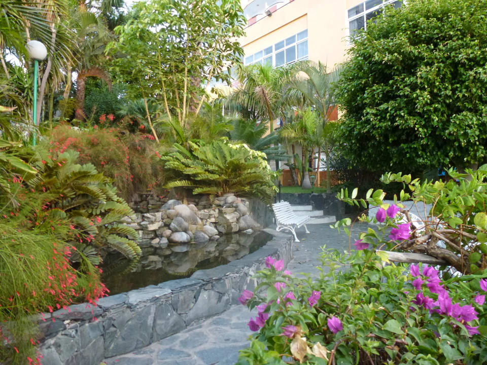 Weg zum unteren Pool allsun Hotel Lucana