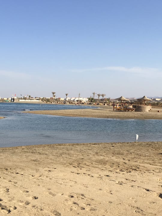 Blick auf den hinteren Strandabschnitt Three Corners Equinox Beach Resort