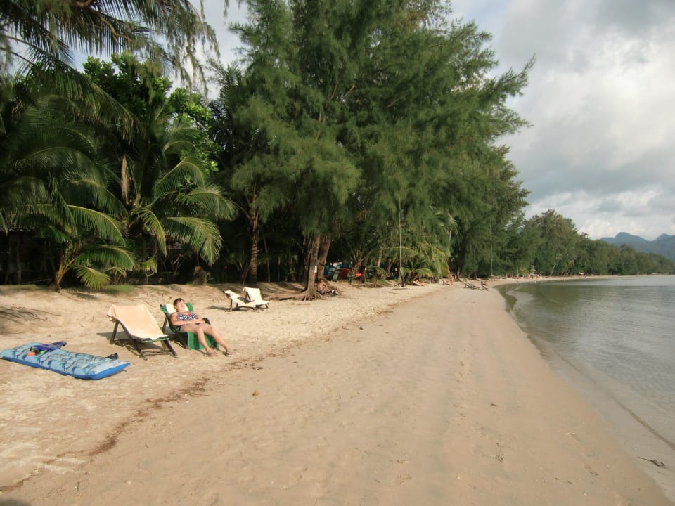 Strand vor den Bungalows Koh Chang Paradise Resort & Spa
