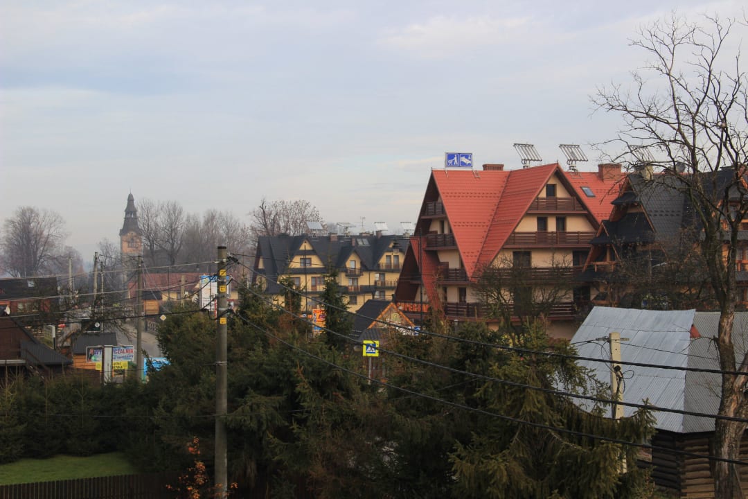 Widok z pokoju od strony drogi na Białke Villa Magnat