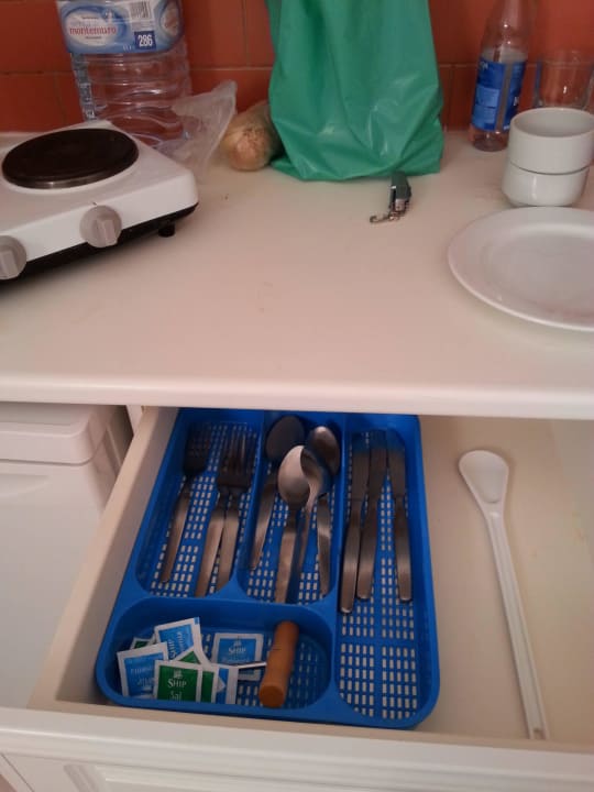 Küche mit sehr großer Ausstattung von Besteck ... Monica Isabel Beach Club