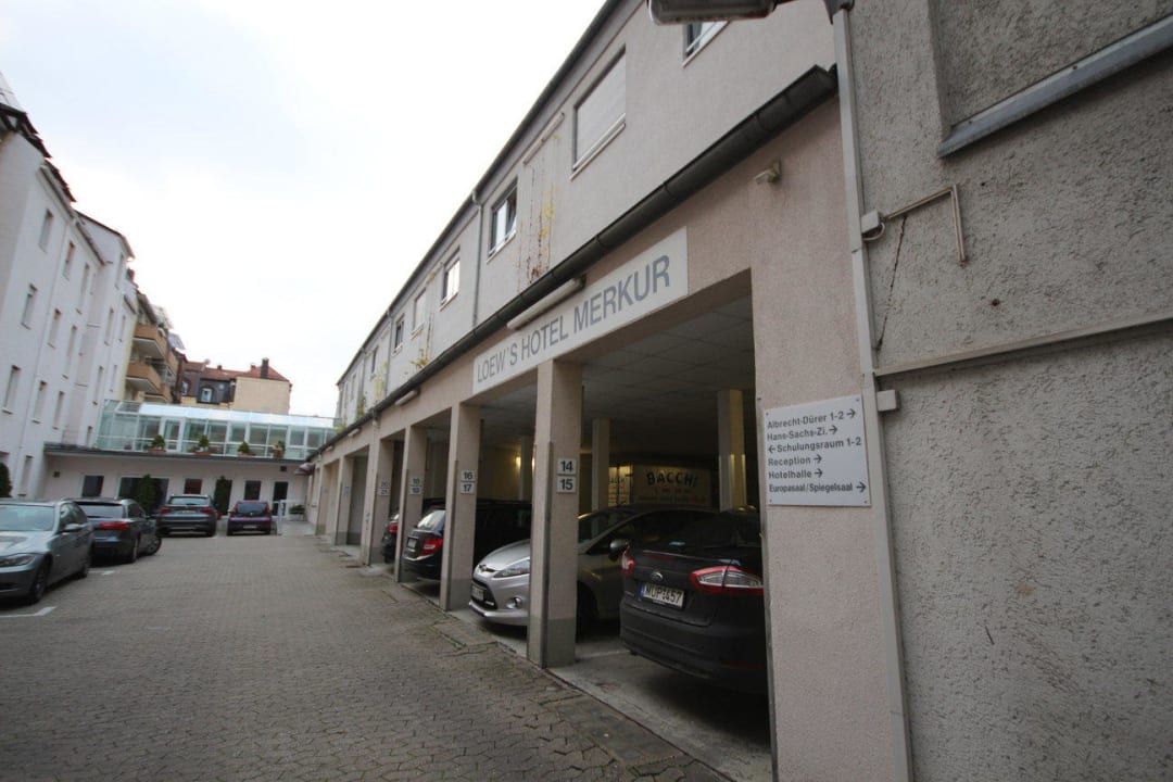 Garagenhof Ringhotel Loew's Merkur