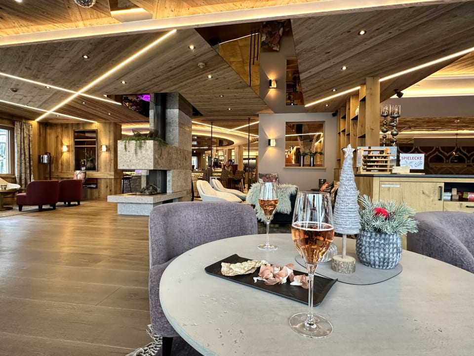 Lobby Hotel Alpin Spa Tuxerhof