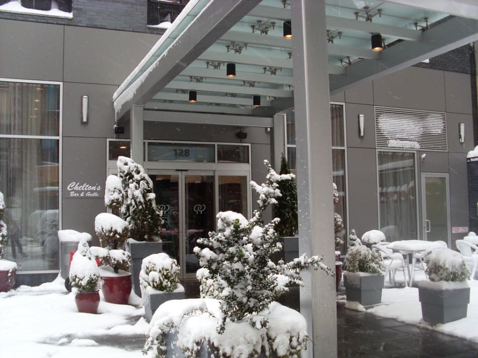 Der Eingang DoubleTree Hotel by Hilton New York City - Chelsea