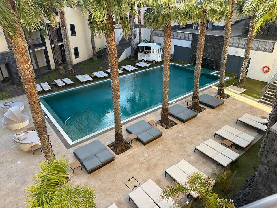 Pool Dreams Madeira Resort & Spa