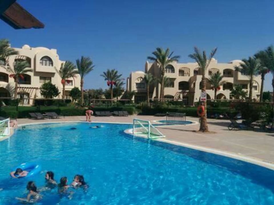 Einer von 2 Pools JAZ Neo Saraya Palms