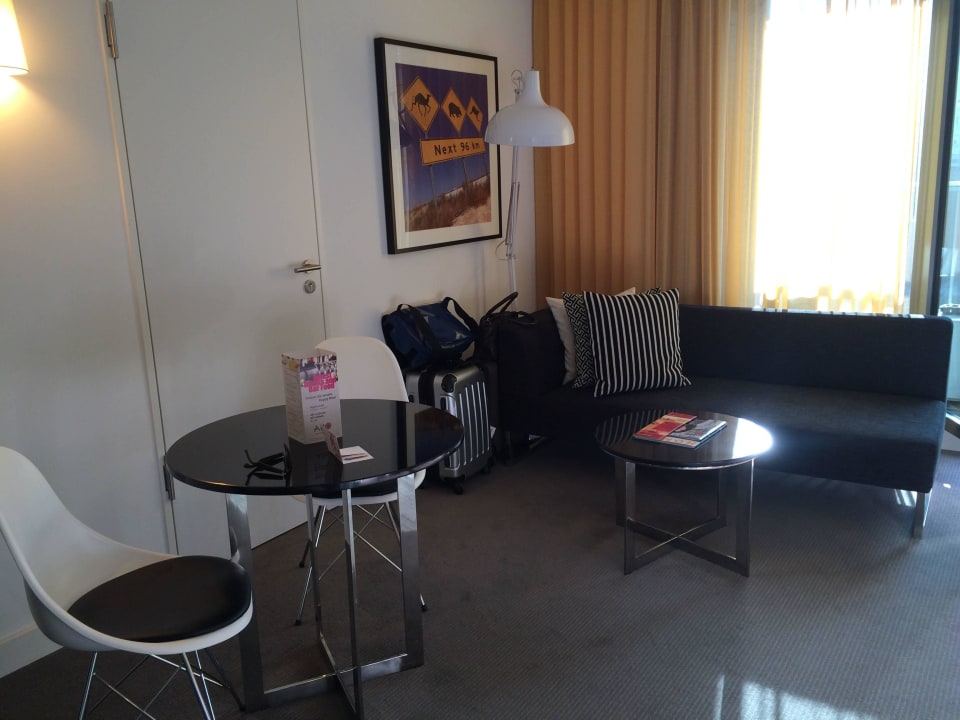 Couch Adina Apartment Hotel Berlin Hackescher Markt