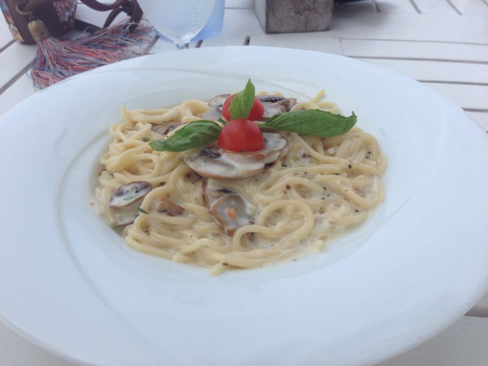 Spaghetti mit Pilzcremesauce für 10 Dollar Villa Park Sun Island