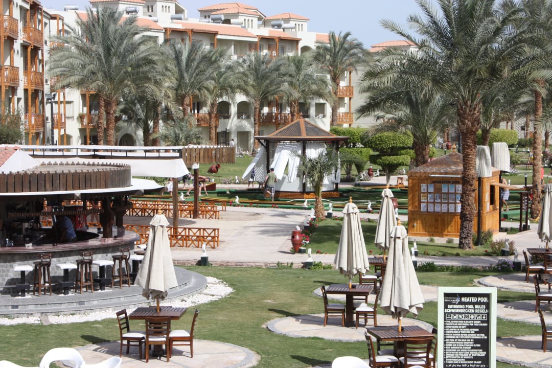 Poolbar mit Minigolf Anlage Pickalbatros Dana Beach Resort - Hurghada