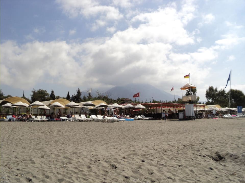 Blick auf die Strandbar Hotel Club Paradiso