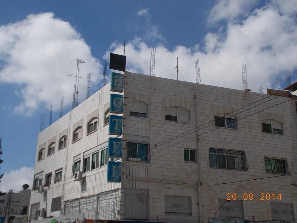 Strassenseite Hebron Hotel