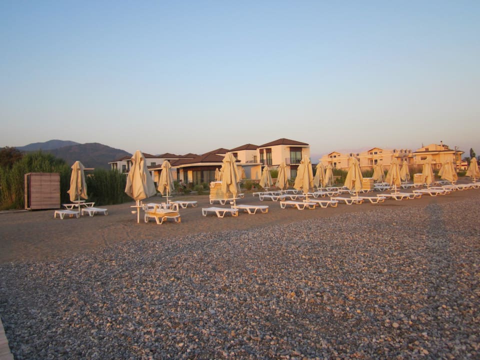 Kies im Übergang zum Meer Jiva Beach Resort