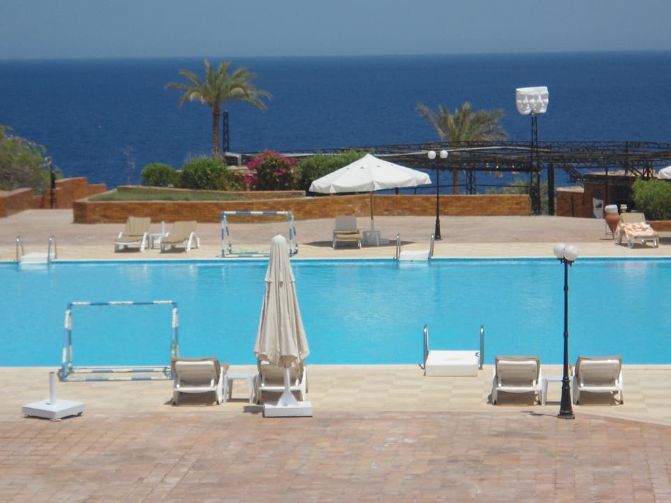 Pool Le Mirage New Tower