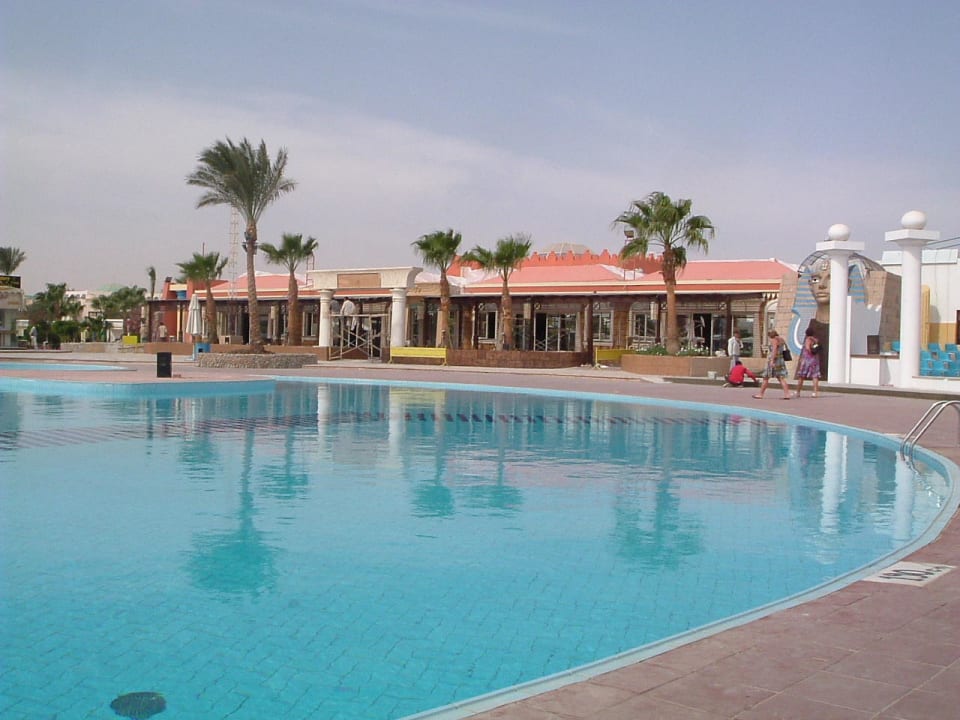 Pool am Strand Mirage Bay Resort & Aqua Park