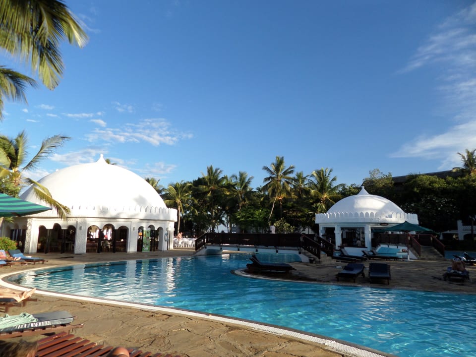 Weitläufige poolanlage Hotel Southern Palms Beach Resort