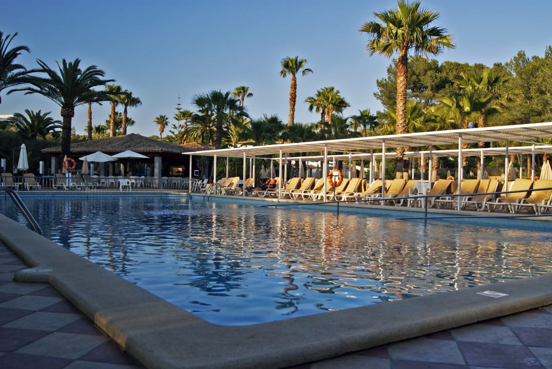 Einer von zwei Pools Flipflop Cala Romantica