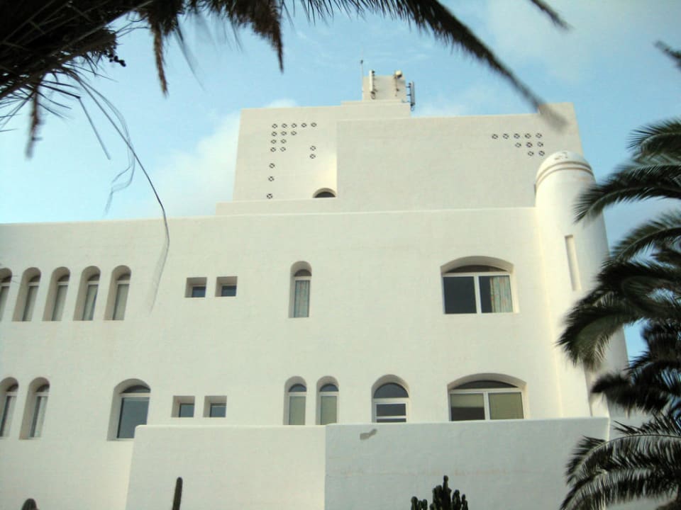 Pohled na hotel od bazénu Club Jandia Princess