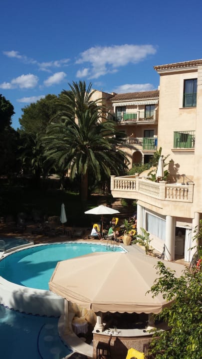 Blick vom Zimmerbalkon aus aus Pool/Hotel Lago Garden