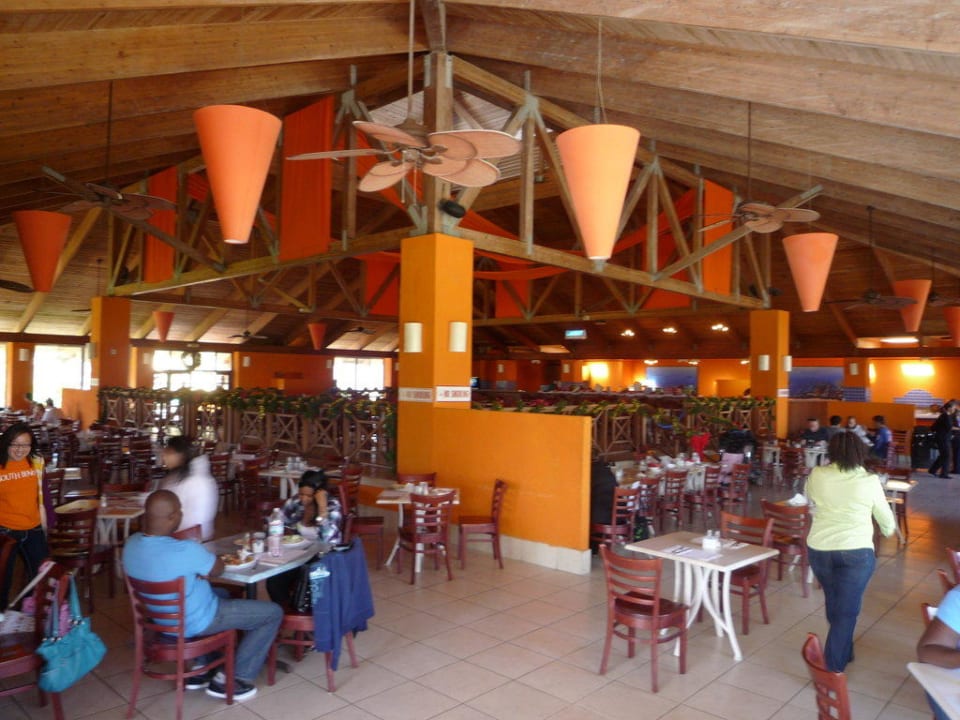 Hauptrestaurant Junkanoo Viva Fortuna Beach by Wyndham - All Inclusive Resort
