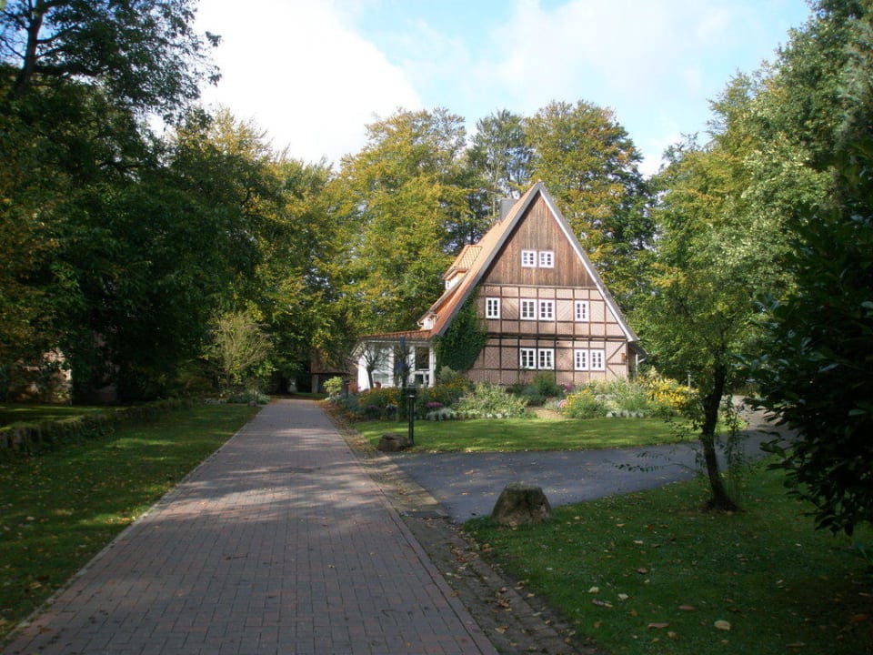 Nebengebäude / Weg zum Parkplatz Hotel Hof Tütsberg