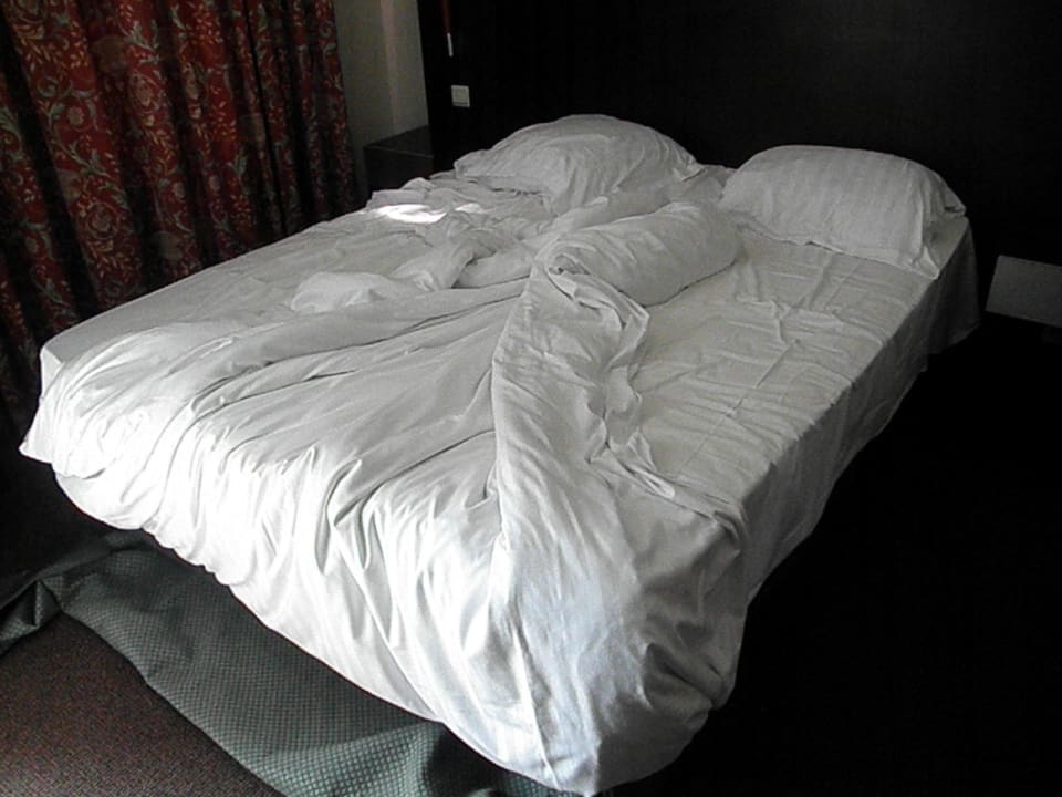 Nicht gesäubert u. aufgeräumt New Hotel Saint Charles