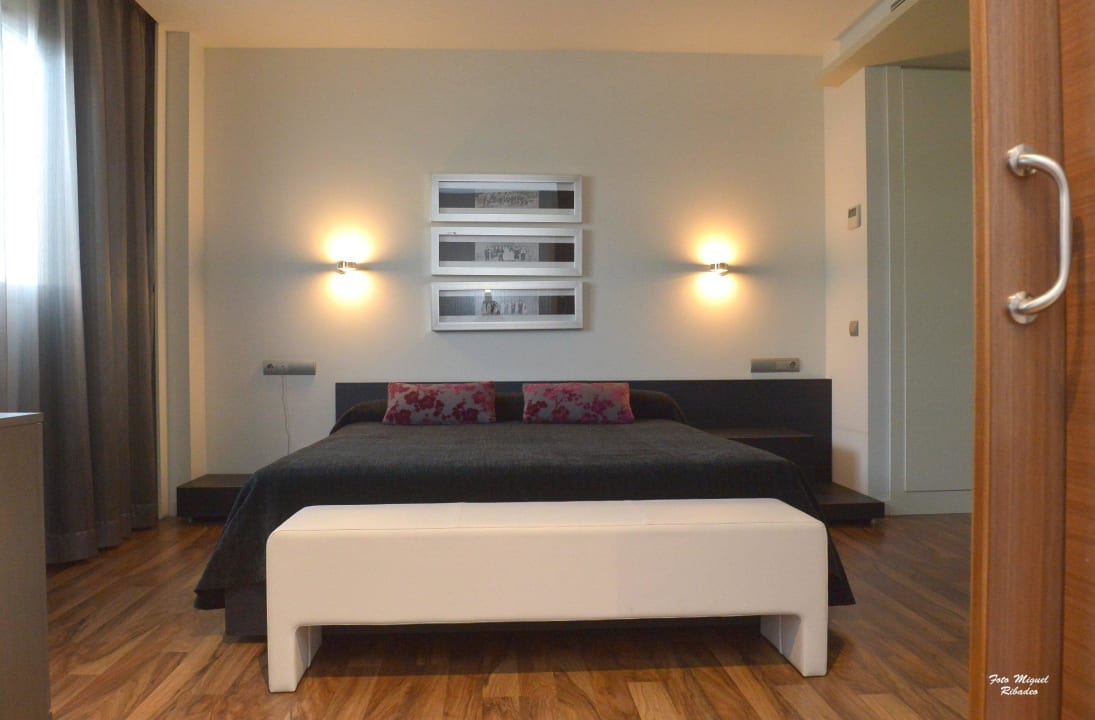 Habitación Suite AZZ Valencia Táctica Hotel