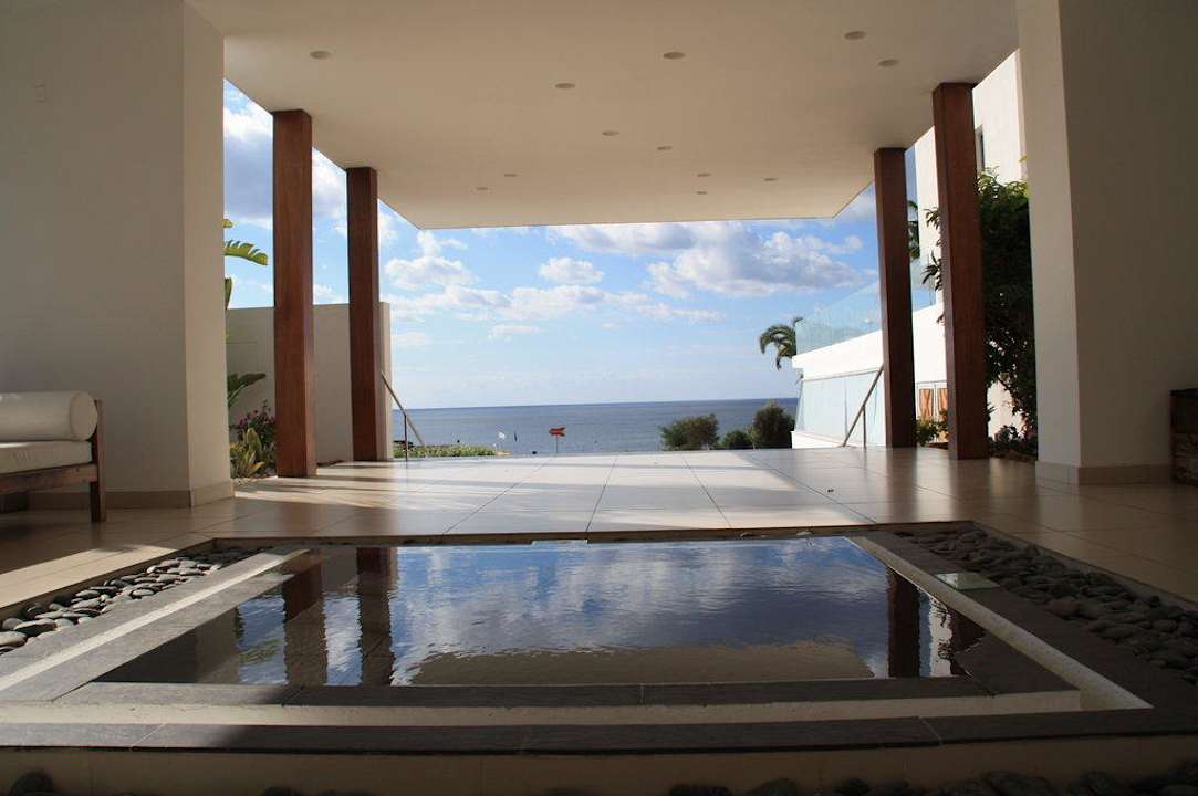 Eingang mit Blick zum Meer Napa Mermaid Hotel & Suites